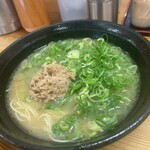 五号線沿いの元祖長浜ラーメン - ベタ生ネギだく