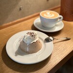 222858822 - 紅茶のパンナコッタ、カフェラテ