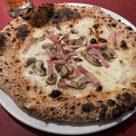 Dalsegno - キノコとベーコンのピッツァ