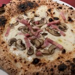 ダルセーニョ - キノコとベーコンのピッツァ