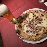 Dalsegno - ビールとキノコとベーコンのピッツァ