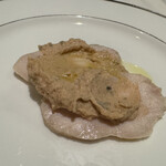 アズーロ - 道産鶏の自家製ハムと根室産秋鮭のトンナート風ソース