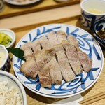 Anchisuteki Tororo Mugimeshi Butamaru - 