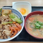 Yoshinoya - 牛すき丼 並盛(644円)
                      玉子(96円)
                      とん汁(217円)