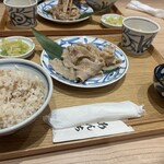 Anchisuteki Tororo Mugimeshi Butamaru - 