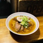 屋台ラーメンヤムヤム - チャーシュー麺