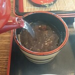 一乃庵 - 蕎麦湯を注いで