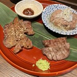 牛たん酒場 たん之助 - 牛たん三種食べ比べ
            炭火焼き、タレ焼き？、ゆでたんが揃ったセット
            ゆでたんオンリーのメニューもあるので次はそっちかな