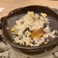 馬車道 大かわ - 鴨、柿、生麩、しいたけを味噌で焼いたもの。上には丹羽栗のスライス