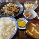 Tonchinkan - ホルモン定食¥930