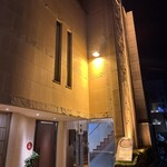 美会 - お洒落なビルです