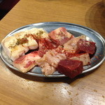 大阪焼肉・ホルモン ふたご - ふたご盛り ¥1,580・・・ミノ、ハツ、ハラミ、ホソ