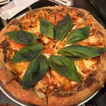 Pizza Sun Okinawa - 2023/10/24 ディナーで利用。マルゲリータピザ(S)(1,880円)