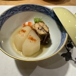 Kameya Issuitei - 煮物（蕪、子持ち鮎、軸菜、七味）