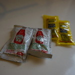 キングゴッドバーガー - ケチャップとマスタード