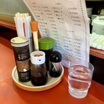 幸園 - 卓上の調味料。