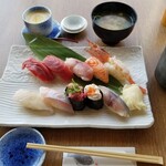 Tsukiji Uoriki - 市場寿司。