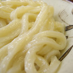 手切りの不揃いな麺