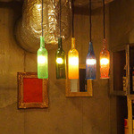 ビストロ　アンコニュ - ボトルの照明が可愛い〜〜♬