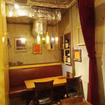 ビストロ　アンコニュ - カーテンで仕切ると個室に・・