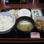 Yoshinoya - 【朝】｢ハムエッグ牛小鉢定食｣です｡