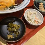 Kei ma - サイドはひじき煮と大根サラダ。漬物は日野菜かな？