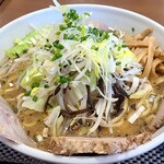 キッチン とちの木 - 広島県産カキ味噌ラーメン　特製　極太麺変更バケツレベルの大きさでしたｗｗｗ