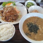 札幌ラーメンどさん子 二本松バイパス店 - どさん子定食（半みそラーメンと焼肉セット）