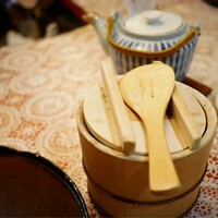 やげんぼり 赤坂店 - 御飯は「木屋」のお櫃で提供されます