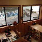 いたこ丸 - 漁港側の1Fテーブル