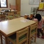 いたこ丸 - テーブル席（店内中央）