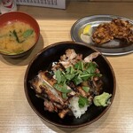 Yakitori No Hinata - 炭火塩焼鳥丼＋唐揚げセット（上から）