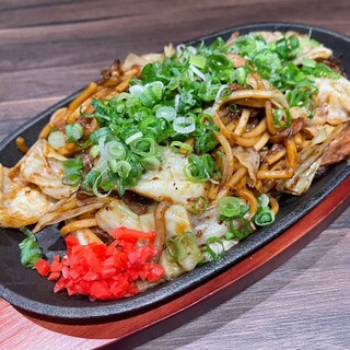 “Sauce dishes” such as “Okonomiyaki” and “Yakisoba (stir-fried noodles)” are also recommended!