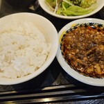 Aguni - 半ライスとミニ麻婆豆腐