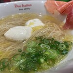 黄金の塩らぁ麺 ドゥエイタリアン - 