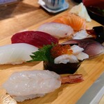 Hontouzushi Kaiba - 令和5年11月
                        ランチタイム(11:30〜14:00)
                        梅ランチ(にぎり8貫、赤出汁) 税込1200円