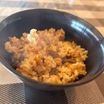 おやじのステーキ - ご飯は麦ごはんか炊き込みご飯が選べたんで私は炊き込みご飯にしてみました。