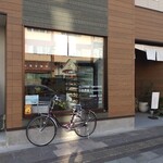 小田原屋 - 最近、建替えしました。建替直後、お店の場所が分からなくて引越しちゃったと思ってました。