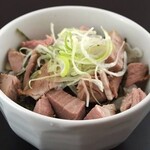 Noukou Niboshi Soba Menshou Hamaboshi - 人気のサイドメニュー・ホエー豚のネギチャー丼