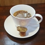 キッチン ブルー グローブ - ミルクをいれます