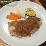 キッチン ブルー グローブ - 三元豚ロースソテーのアップ