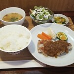 キッチン ブルー グローブ - 三元豚ロースソテー　XO醤と香味野菜のソース