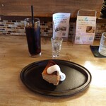 キッチンBOOZE - アイスコーヒーと栗のチーズケーキ