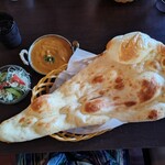 Neparu Indo Ryouri Goruka - セットのサラダは、先に来て、普通は料理が来るまでの間に食べるのですが、じっと我慢して一緒に写真に撮りました。