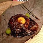 神保町 傳 - 鴨肉と軟骨のハンバーグ 朴葉焼き 銀杏