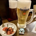 おでん田八 - 生ビールはプレモル、突出しはトマトの塩昆布和え