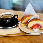 ZEBRA Coffee&Croissant - トマトサンドイッチ エスプレッソコーヒーS ホット