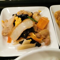 味の中華 羽衣 銀座本店 - 豚肉ときくらげの玉子炒め