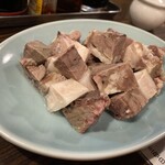 萬里 - 豚頭（とんとう）頭の肉を柔らかく煮たもの。ビール飲みたくなる！　笑