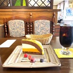 レトロカフェ 異人館 - 料理写真:かぼちゃのズコット と アイスコーヒー